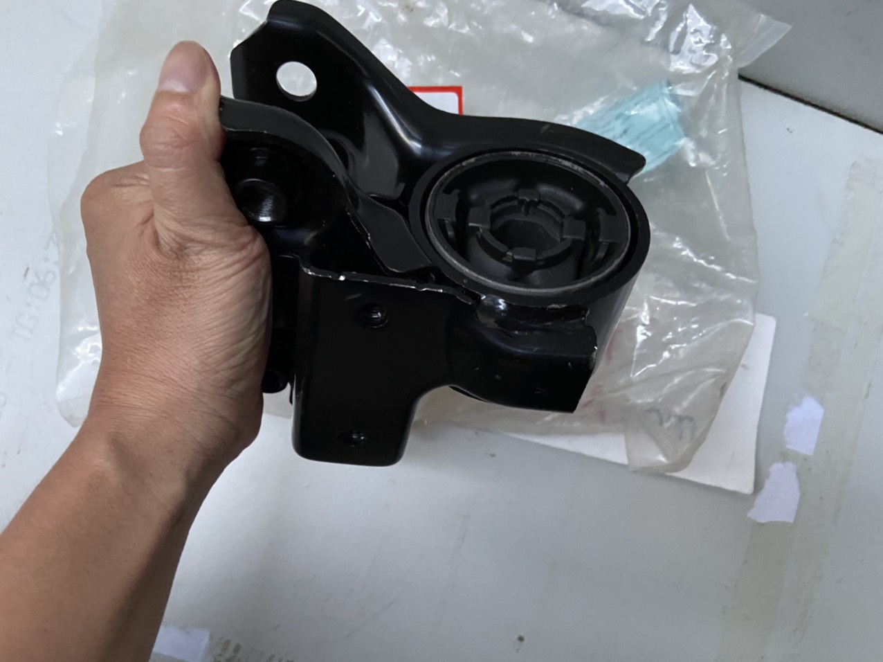 Cao su Càng A bên phụ xe Honda CRV 2009-2011